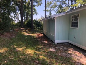 1683 Pine Needle Trail in Tallahassee, FL - Foto de edificio - Building Photo