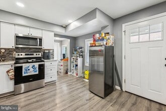 161 Rancocas Rd in Mount Holly, NJ - Building Photo - Building Photo