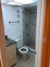 460 NW 20th St, Unit 214 in Boca Raton, FL - Foto de edificio - Building Photo