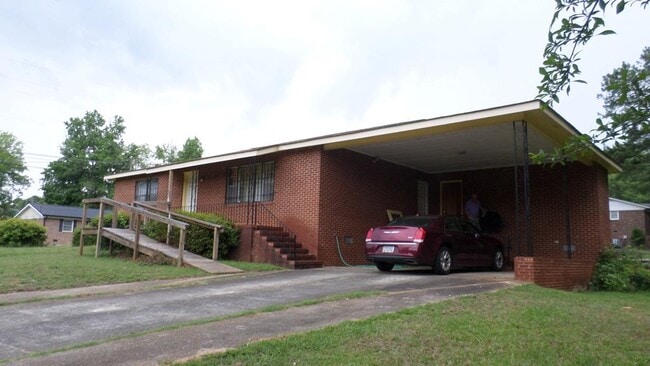 100 Randall Dr SE in Milledgeville, GA - Building Photo - Building Photo