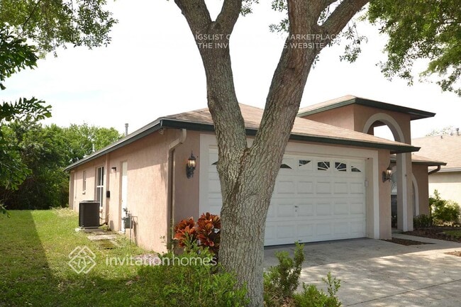 1654 Wakefield Dr in Brandon, FL - Building Photo - Building Photo
