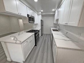 10674 Holman Ave in Los Angeles, CA - Foto de edificio - Building Photo