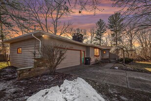 1320 54th St SE in Kentwood, MI - Building Photo