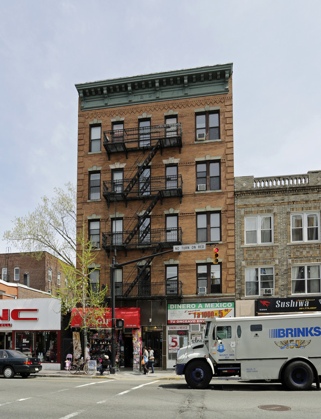 5206-5208 Bergenline Ave in West New York, NJ - Foto de edificio - Building Photo