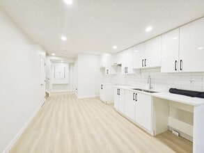 1812 155 Ave NW in Edmonton, AB - Building Photo - Building Photo