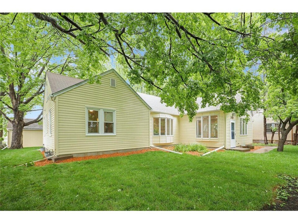 5183 Independence St in Maple Plain, MN - Foto de edificio