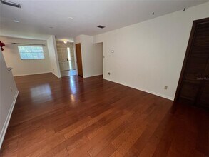 703 NE 5th Pl in Gainesville, FL - Building Photo - Building Photo