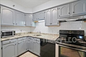 1301 N Courthouse Rd in Arlington, VA - Building Photo - Building Photo