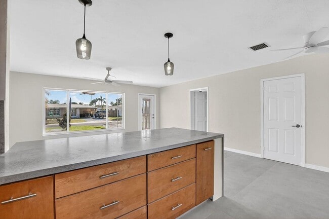 467 NE 31st St in Boca Raton, FL - Building Photo - Building Photo