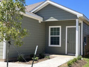 312 Freshwater Dr in Bastrop, TX - Building Photo - Building Photo