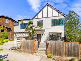 626 N 65th St in Seattle, WA - Building Photo