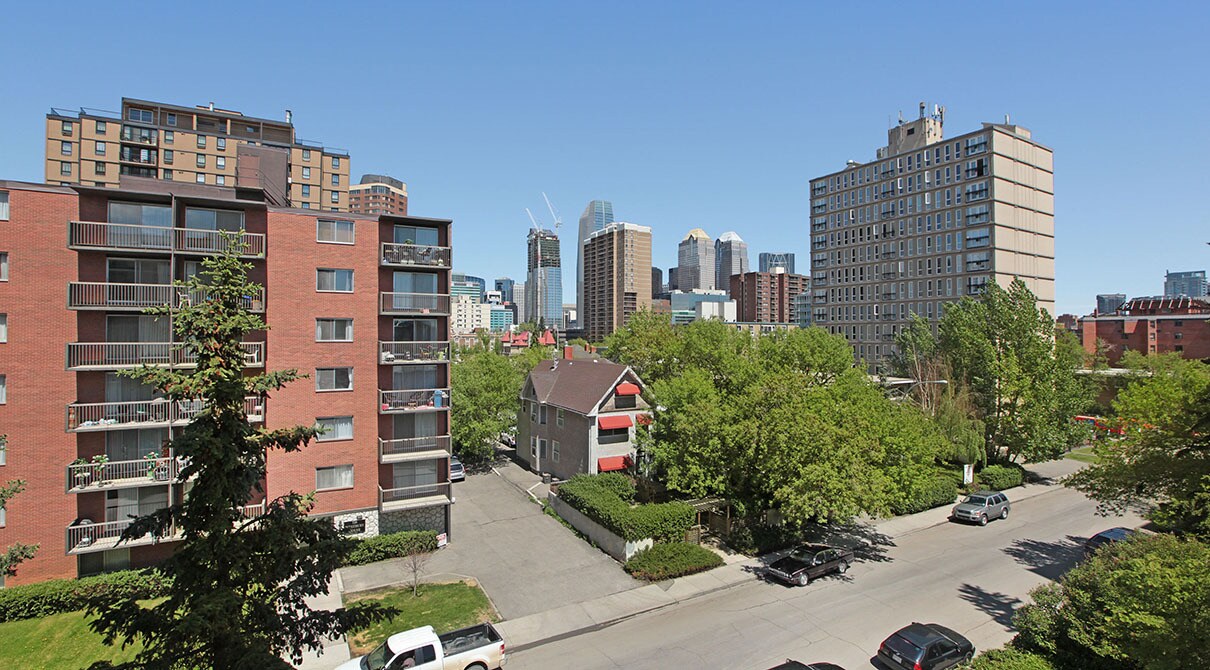725-715 15 Ave SW in Calgary, AB - Building Photo