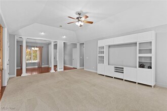 8130 Crystal Creek Dr in North Royalton, OH - Building Photo - Building Photo