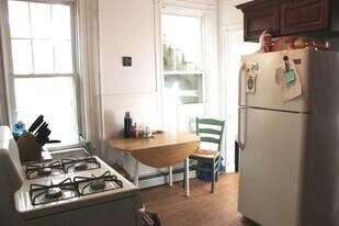 17 Putnam Ave, Unit 17-A in Cambridge, MA - Building Photo