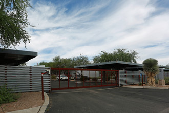 Silverado Flats in Tucson, AZ - Building Photo - Building Photo