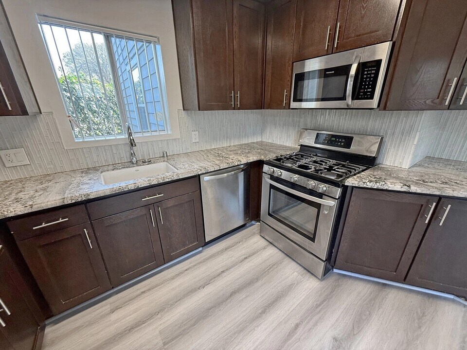 4530 Whitsett Ave, Unit House in Los Angeles, CA - Building Photo