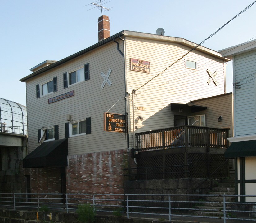 215 Burrill St in Swampscott, MA - Building Photo