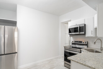 Loma Apartments in El Paso, TX - Building Photo - Interior Photo