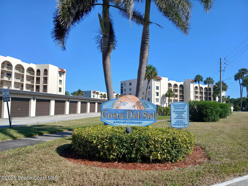 5803 N Banana River Blvd in Cape Canaveral, FL - Building Photo
