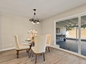 2058 Malcolm St in Simi Valley, CA - Foto de edificio - Building Photo