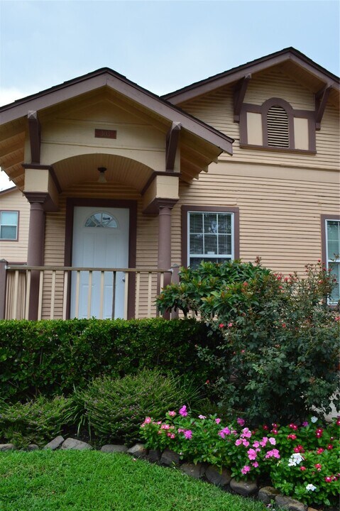 303 Vincent St in Houston, TX - Building Photo