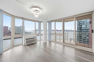 20 2nd St in Jersey City, NJ - Foto de edificio - Building Photo
