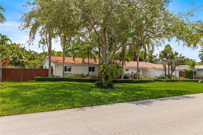 9780 SW 118th St in Miami, FL - Building Photo - Building Photo
