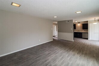 510 Lisa Ln in Brandon, FL - Building Photo - Building Photo