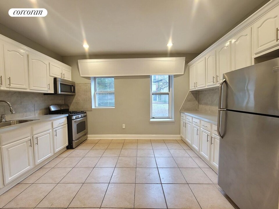 656 MacDonough St in Brooklyn, NY - Foto de edificio