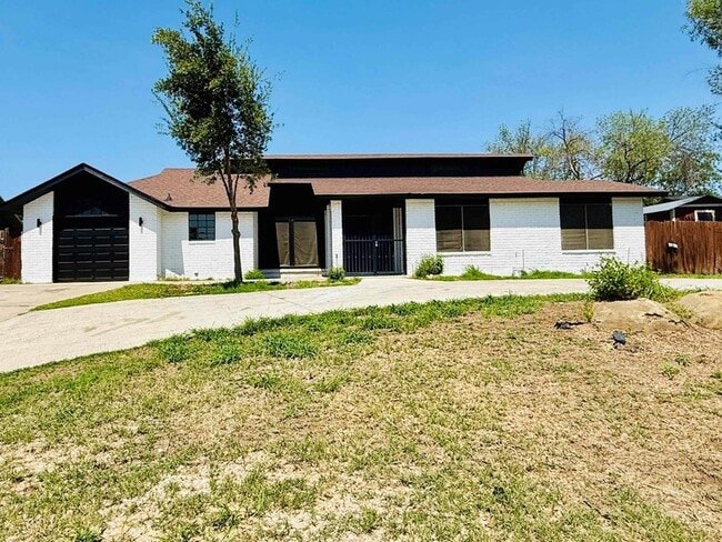 907 Sandy Ln in Laredo, TX - Building Photo - Building Photo