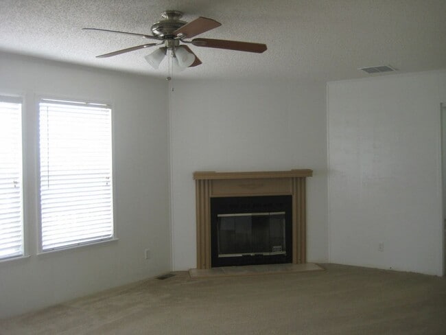 133 Magnolia Gardens Dr in Jacksonville, NC - Building Photo - Building Photo