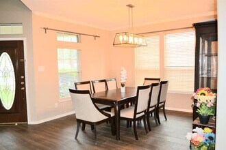 4815 Schiller Park Ln in Sugar Land, TX - Foto de edificio - Building Photo