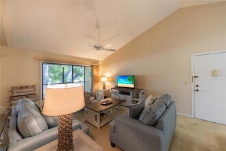 646 Bird Bay Dr E, Unit 207 in Venice, FL - Building Photo - Building Photo
