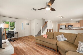 21 Henohea Pl in Kahului, HI - Building Photo - Building Photo