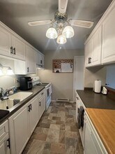 1453 S Carriage Ln, Unit Upper in New Berlin, WI - Foto de edificio - Building Photo