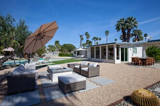 2007 E Andreas Rd in Palm Springs, CA - Building Photo - Building Photo
