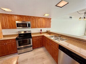 4403 SW 70th Terrace in Davie, FL - Building Photo - Building Photo