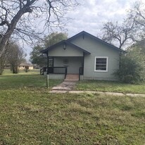 410 SW 3rd St in Kerens, TX - Building Photo
