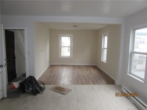 22 5th St-Unit -1 in Waterbury, CT - Building Photo - Building Photo