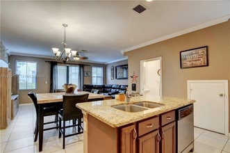 1071 NW 33rd Ct in Pompano Beach, FL - Building Photo - Building Photo