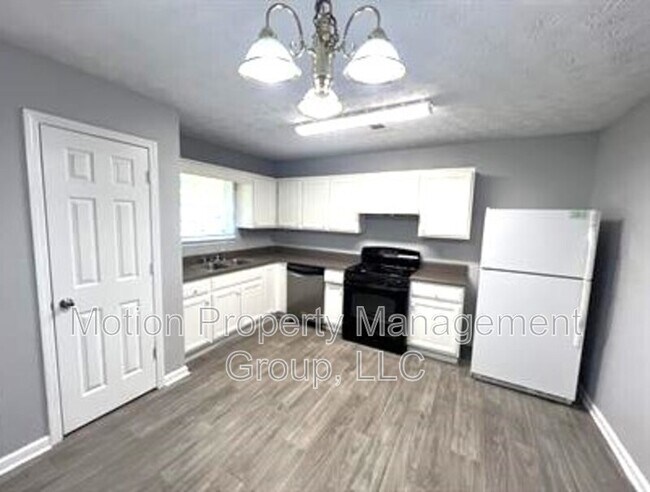 5556 Pineridge Ct in Forest Park, GA - Building Photo - Building Photo