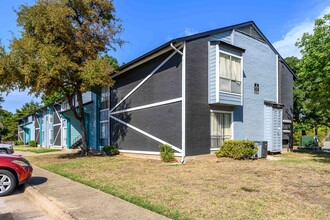 Mill House in Dallas, TX - Building Photo - Building Photo