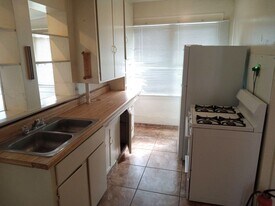 2129 Coal Ave SE in Albuquerque, NM - Building Photo