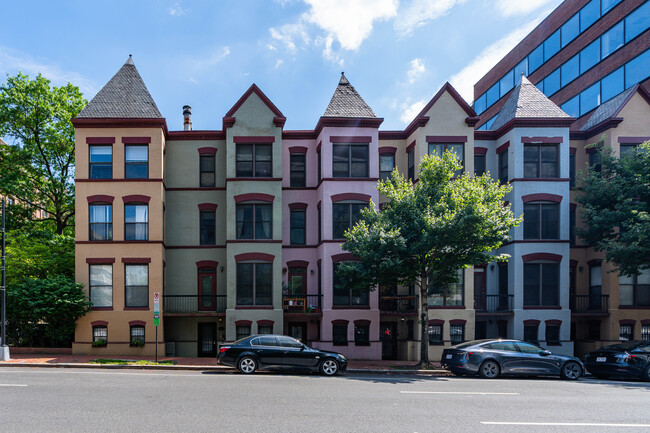 2502 M St NW in Washington, DC - Foto de edificio - Building Photo