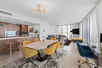 465 Brickell Ave, Unit 3201 in Miami, FL - Building Photo - Building Photo