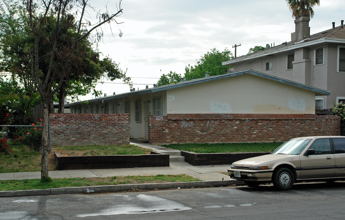 360 N Calaveras St in Fresno, CA - Building Photo