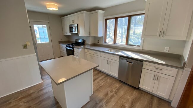 120 Colborne Rd, Unit #2 in Boston, MA - Foto de edificio - Building Photo