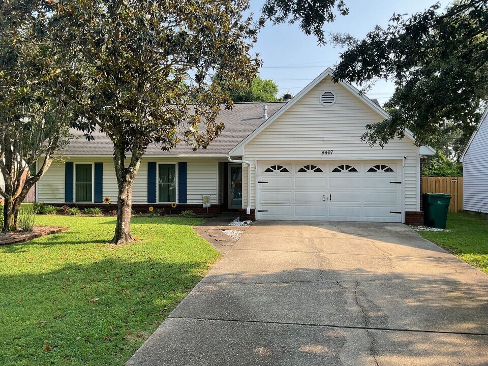 4497 Parkwood Ln W in Niceville, FL - Building Photo