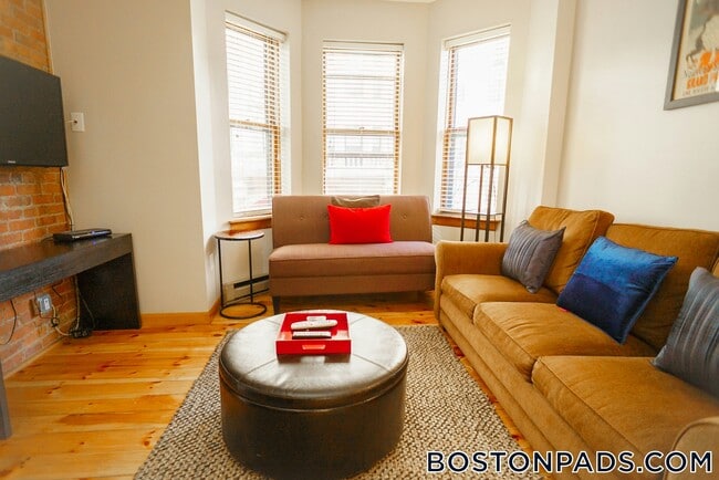17 Garrison St