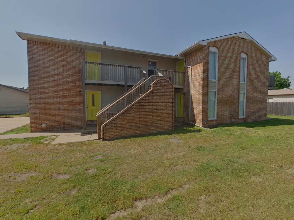 3239 S Illinois St in Wichita, KS - Building Photo